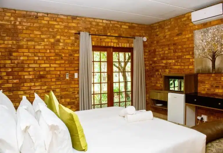 Mela Luxury Game Lodge